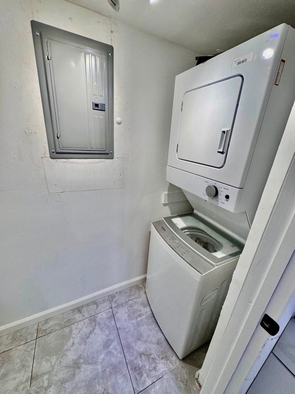 Building Photo - 747 SE 1st Way