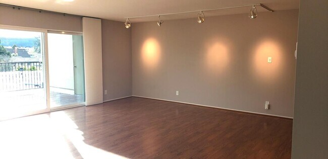 Building Photo - 814 N Delaware St