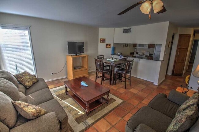 Foto del edificio - 200 Padre Blvd