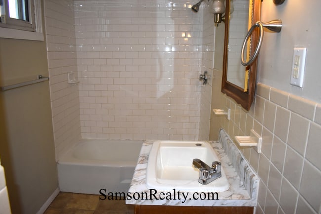 Building Photo - 180 S Clarendon St