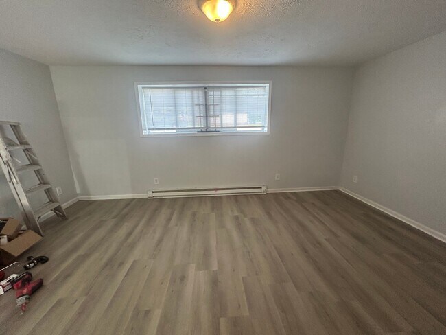Building Photo - 14520 Milverton Rd