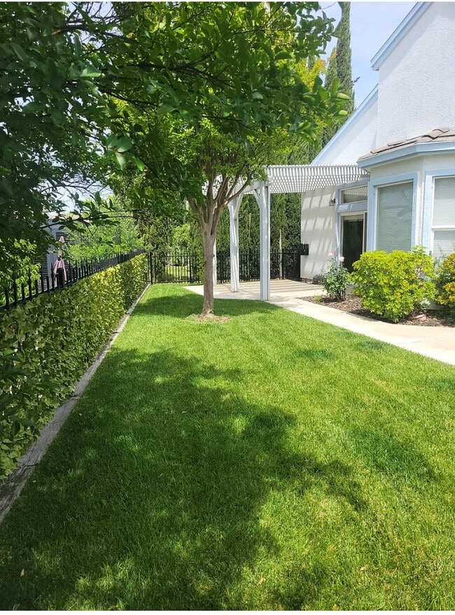 Foto del edificio - 723 Deerfield Way