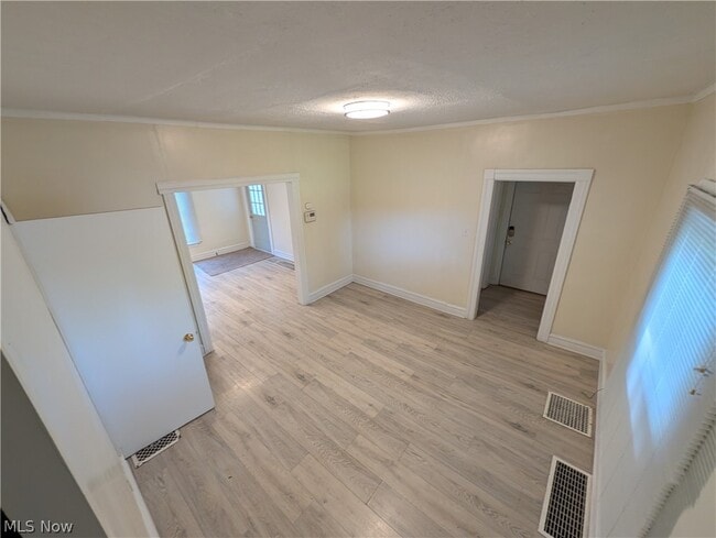Building Photo - 545 W 36th St