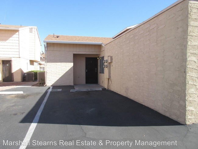 Foto del edificio - 5206 Golden Ln