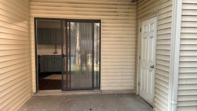 Building Photo - 201 N Waters Edge Dr
