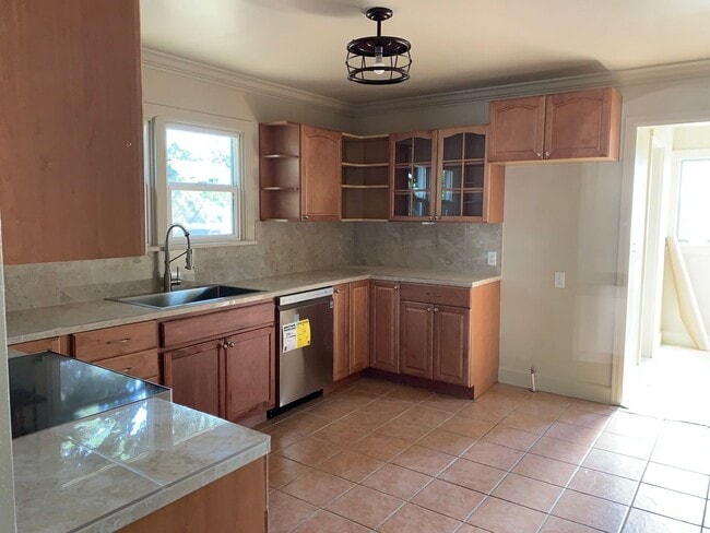 Building Photo - Westside gem! Located next to The Lot!