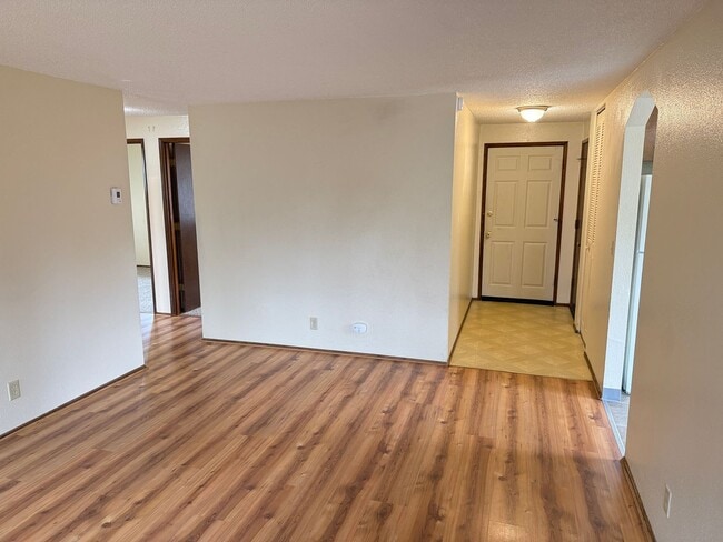 Building Photo - 3 bedroom 2 bath house in a great neighborhood!