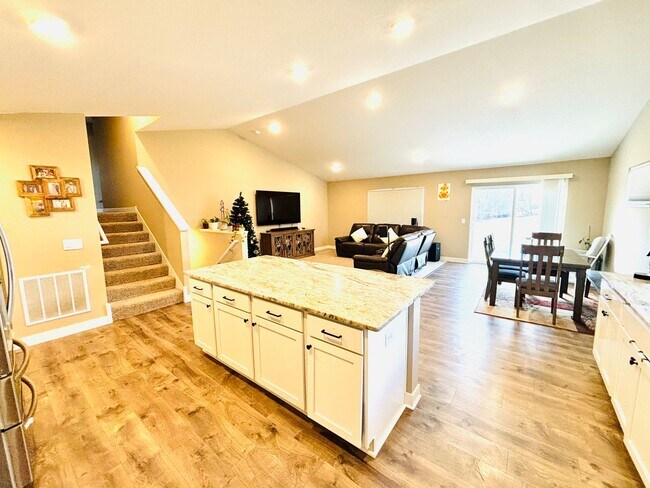 Foto del edificio - Amazing updated 4 bed house in Lakeville!