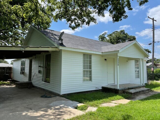 Brand new siding, large covered patio and porch - 2220 Ola Ln