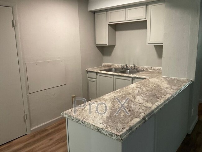 Foto del edificio - 304 E Park St