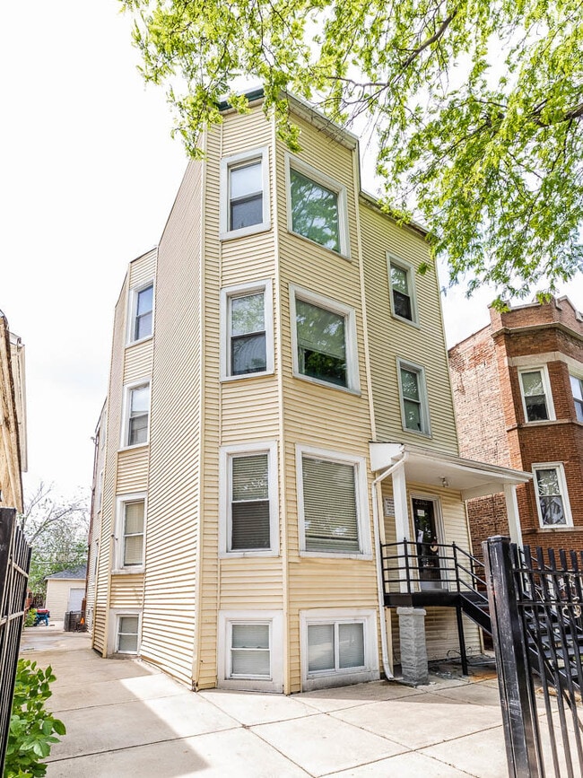 Building Photo - 2310 N Kenneth Ave