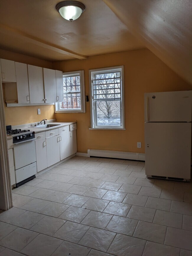 Building Photo - 148 Fairmount Ave