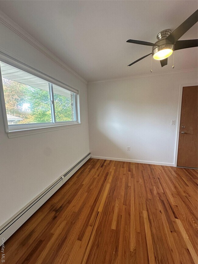 Foto del edificio - 12 Central Dr