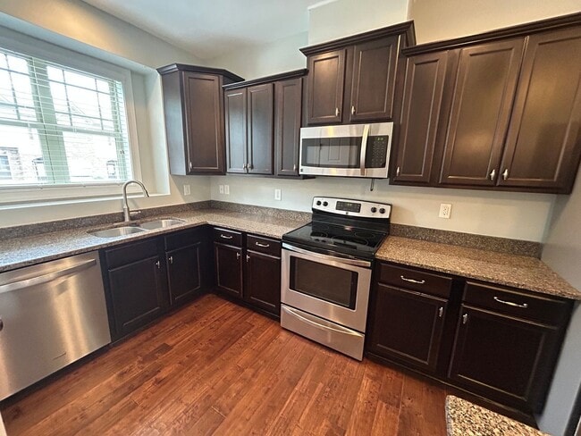 Building Photo - 2804 Piedmont River Way