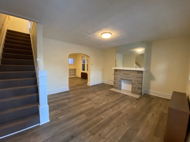 Foto del edificio - 3BR house with fenced backyard!