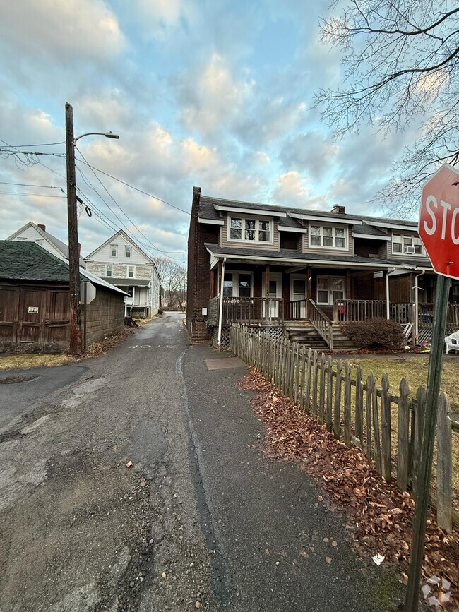 Building Photo - 390 N McKean St