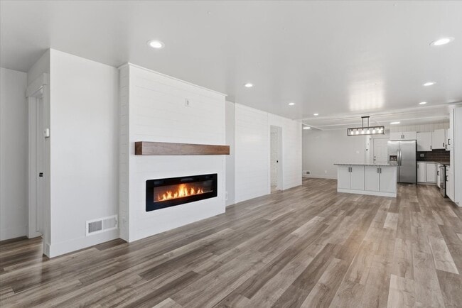 Building Photo - 5564 S 2425 W
