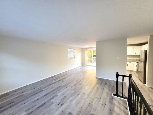 Foto del edificio - 4 Bedrooms in East Charlotte, Split Level ...