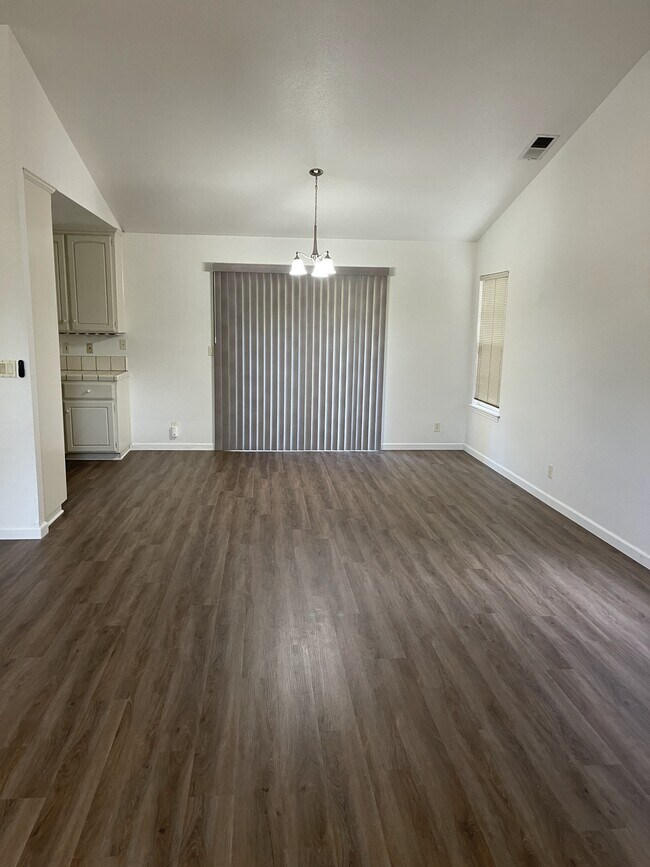 Building Photo - 819 Black Walnut Way