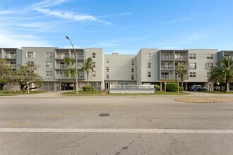 Building Photo - 555 NE 123rd St