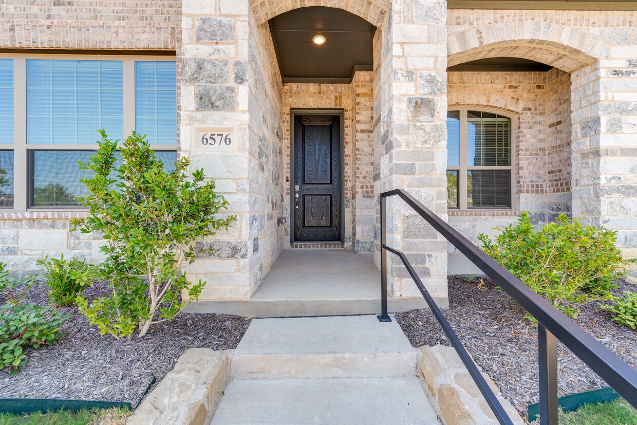 6576 Iron Horse Blvd, North Richland Hills, TX 76180 Townhome Rentals