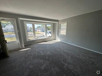 Building Photo - 1746 Richmond Rd NE
