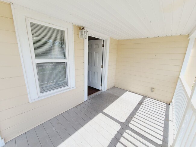 Building Photo - Three Bedrooms One Bathroom with Shaded Porch