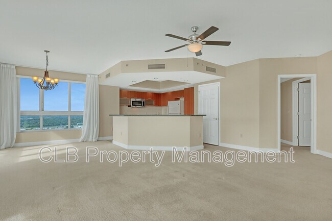 Building Photo - 231 Riverside Dr