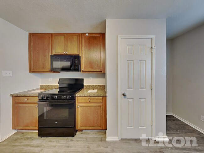 Building Photo - 9939 Amber Breeze