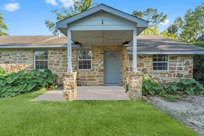 Foto del edificio - 8138 Oak Knoll Ln
