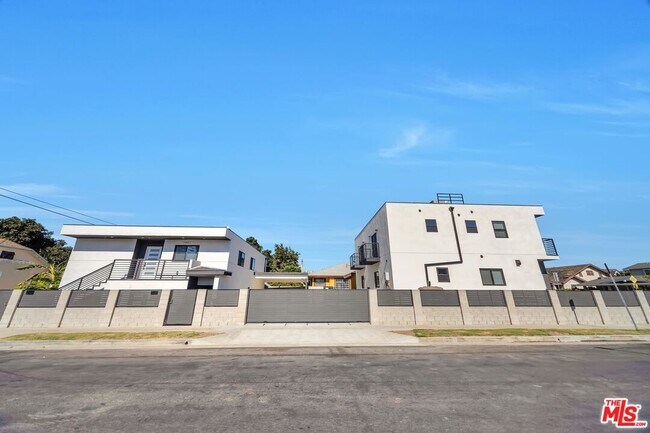 Foto del edificio - 4239 Halldale Ave