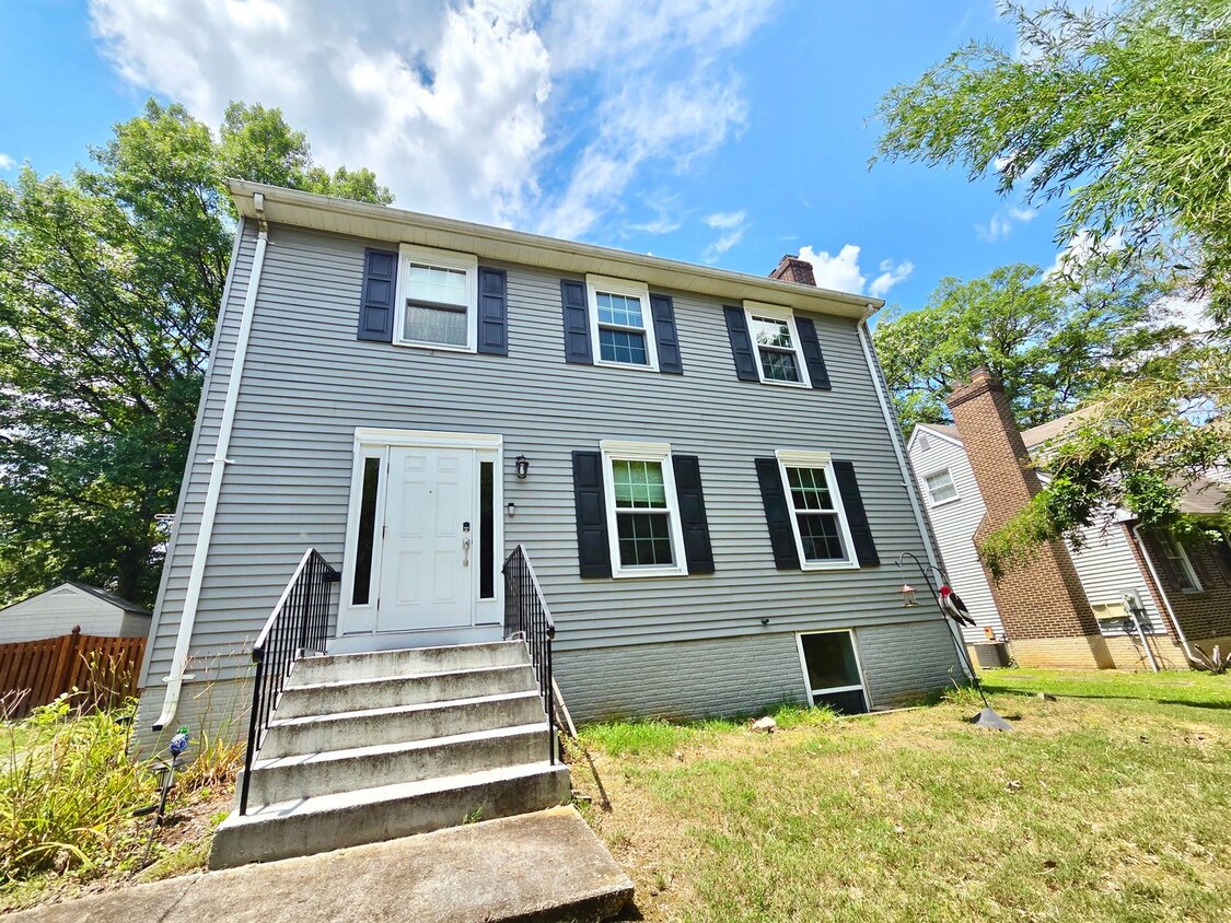Primary Photo - Amazing 4 BR/3 BA Single-Family Home in Un...