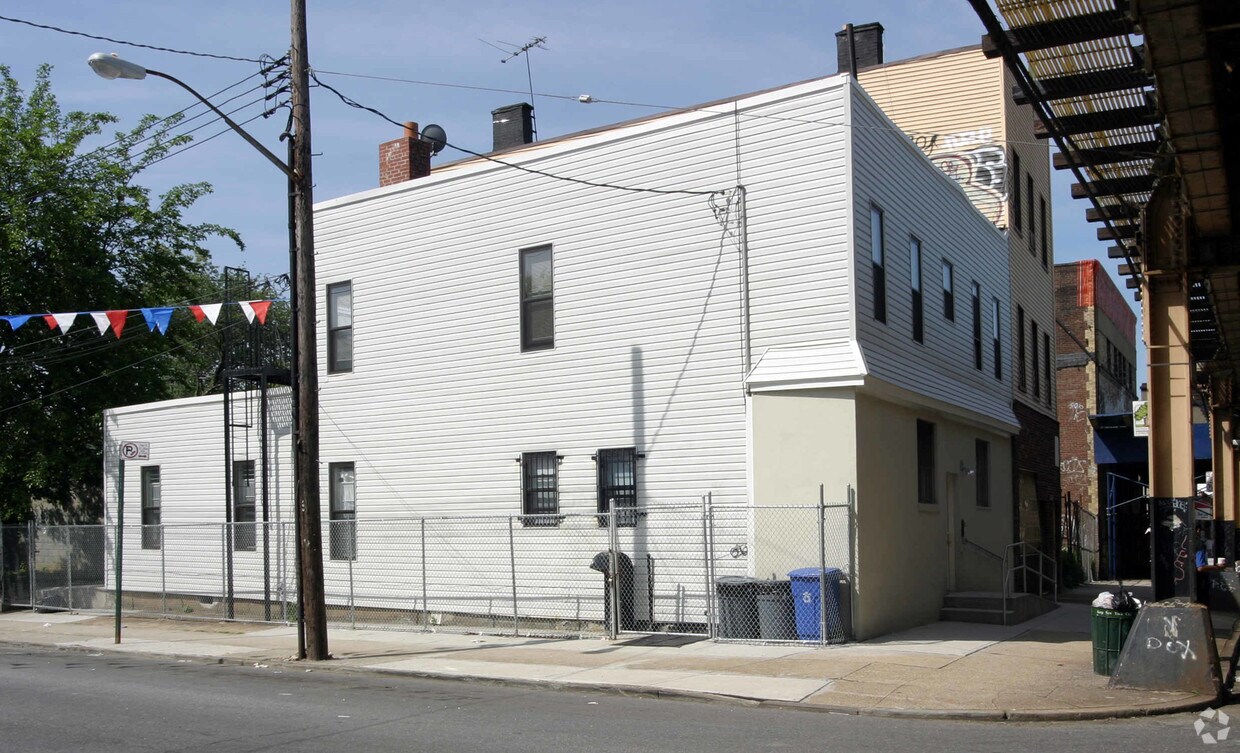 Foto principal - 3054 Fulton St