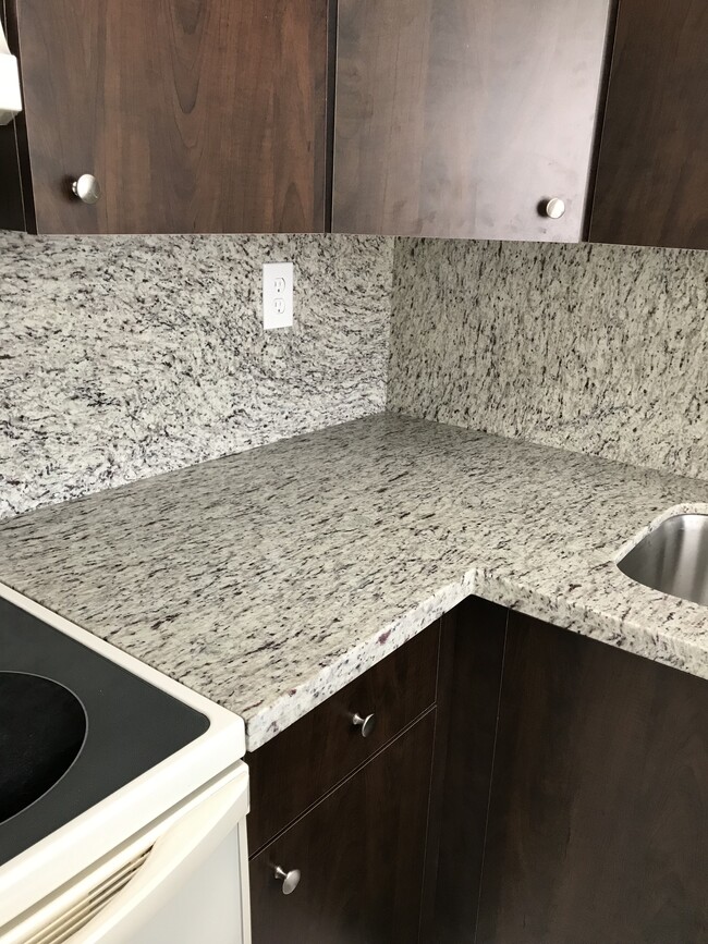 Building Photo - 6195 W 19th Ave