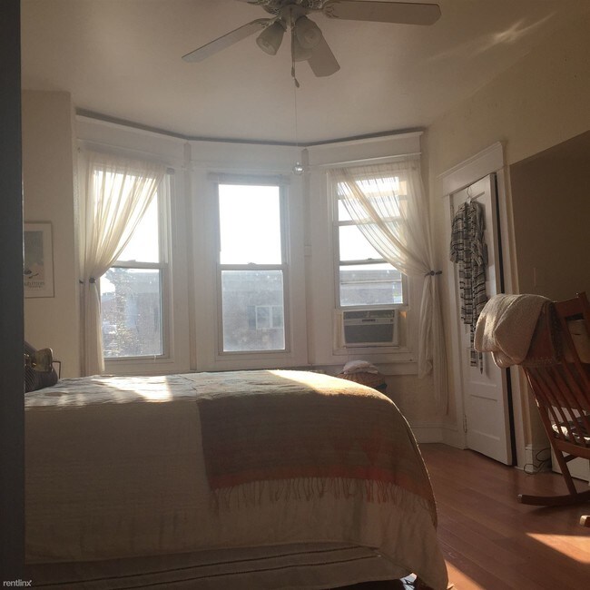 Building Photo - 2 br, 1 bath Apartment - 743 S 11th St #3