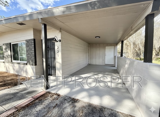 Building Photo - 221 Concord Dr