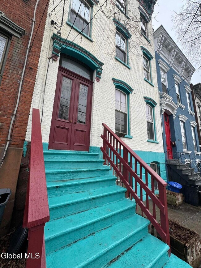 Building Photo - 130 Grand St