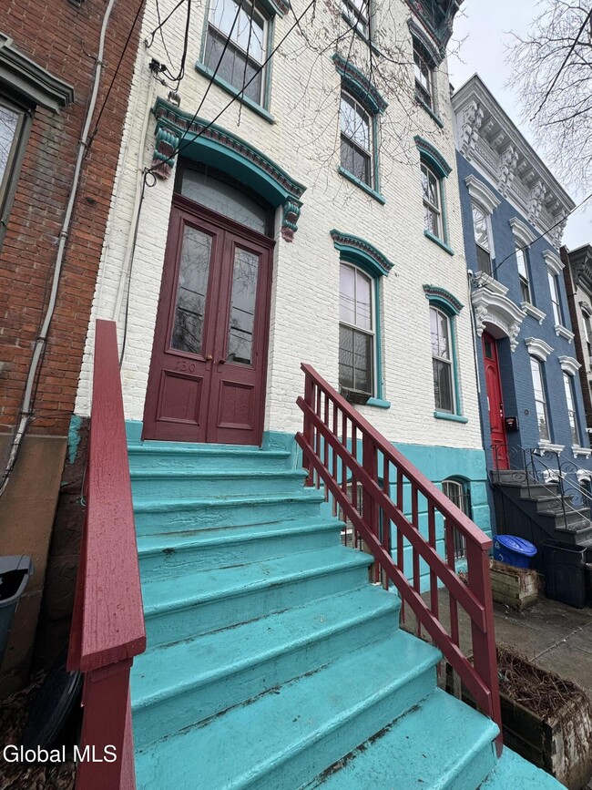 Building Photo - 130 Grand St