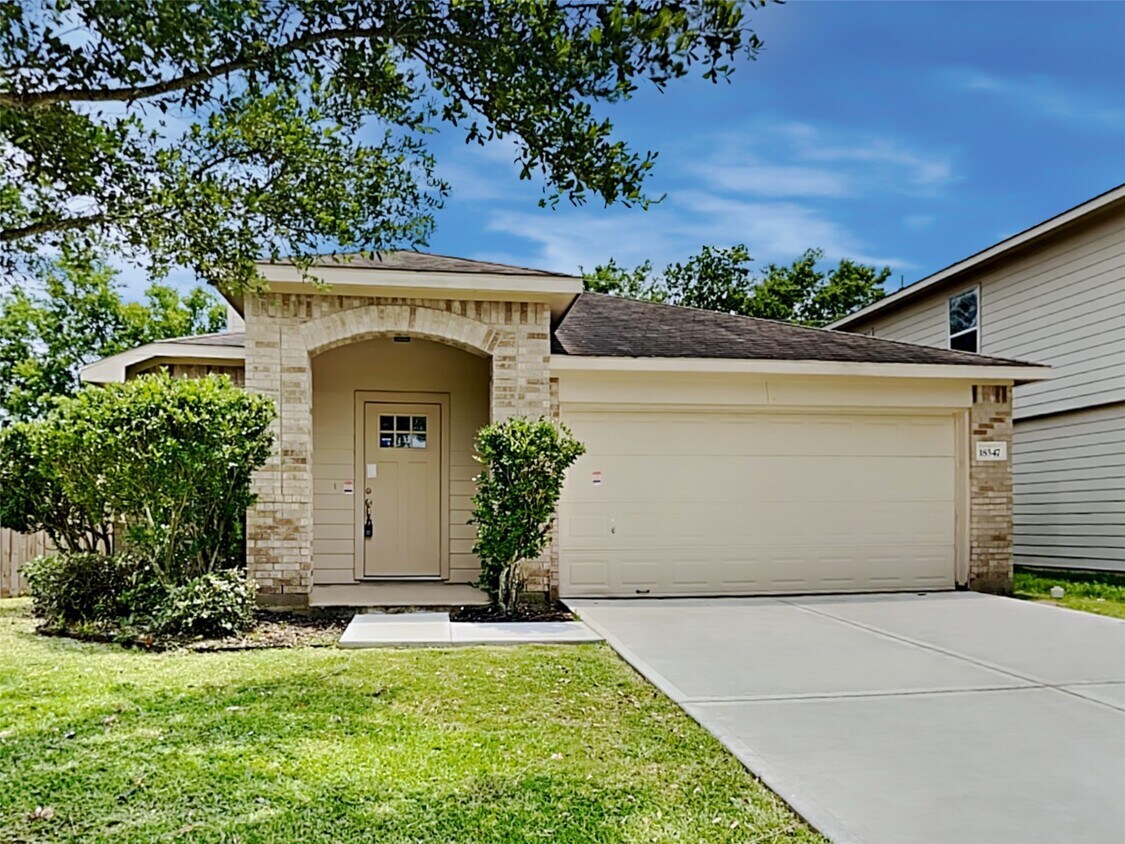 Foto principal - 18347 Austin Oak Ln