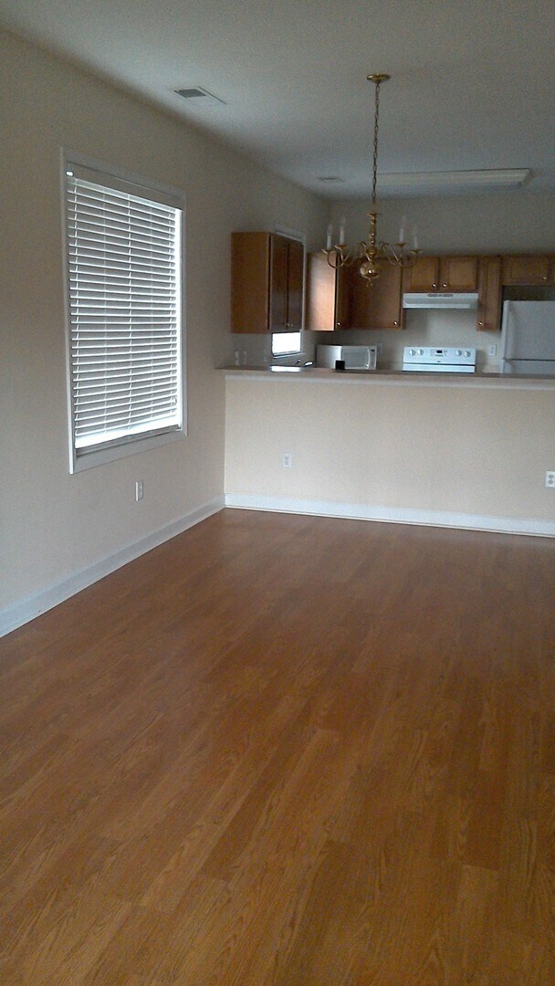 Foto del edificio - SPECIAL!  2 Bedroom/2 bath Condo - 1/2 half rent second month