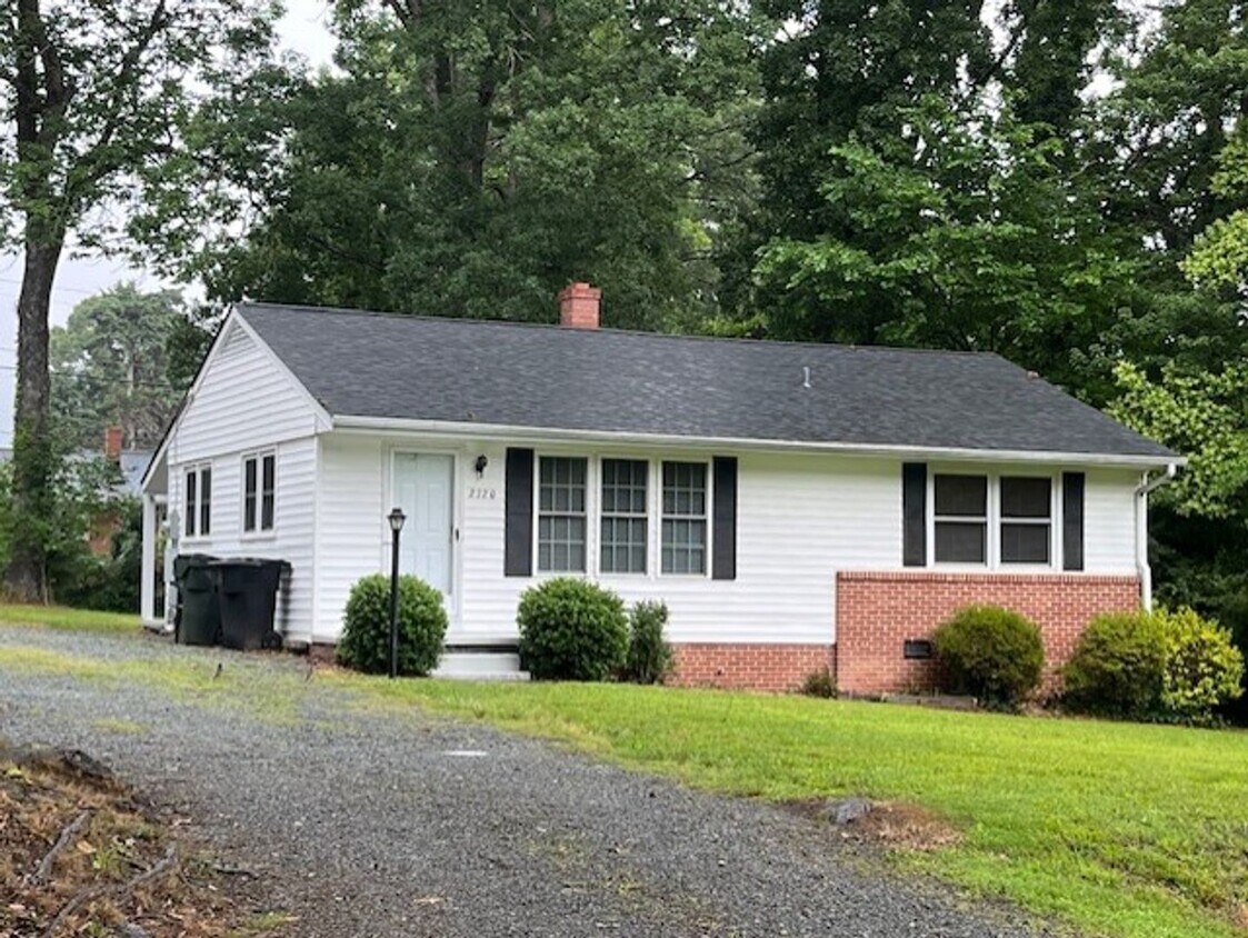 Primary Photo - ~~ Cute 3-bedroom home located in Burlingt...