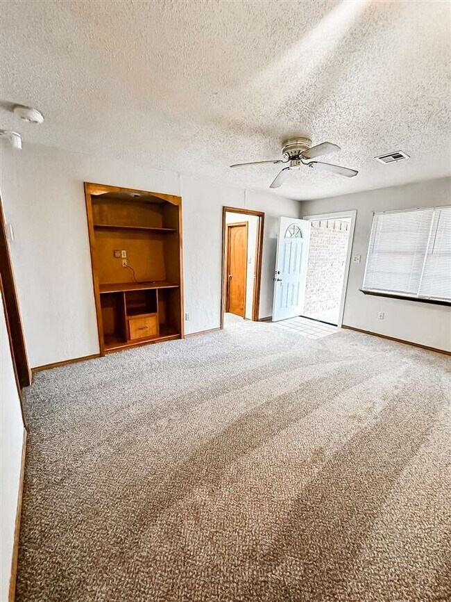 Foto del edificio - 6910 SW Forest Ave