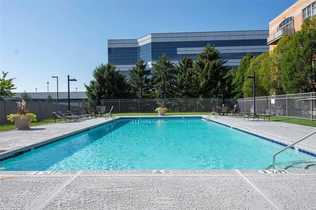 Building Photo - 2 br, 2 bath House - 630 Emerson Rd Apt 402
