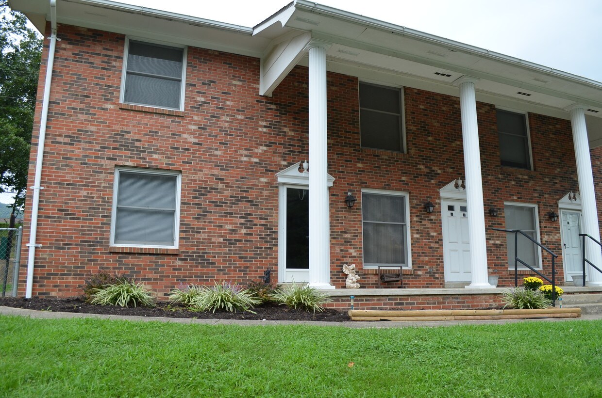 Foto principal - Edgewood Apartments **No Vacancies***