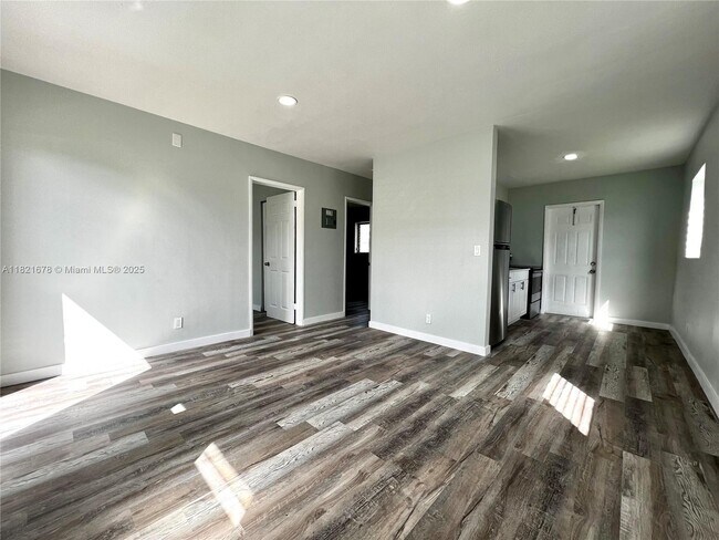 Foto del edificio - 830 NW 7th St