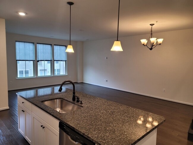 Foto del edificio - Stylish 3 Bedroom Upper Level Condo with G...