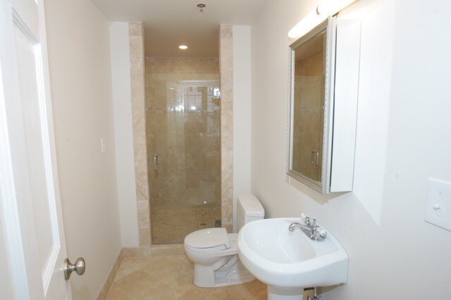 Upstairs bath - 509 Cathedral St