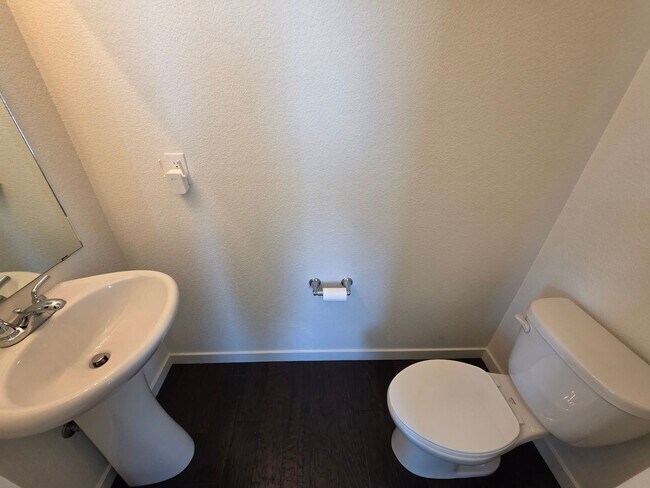 Foto del edificio - Beautiful 3 Bed 3 Bath Home In Banning Lewis Ranch!!!