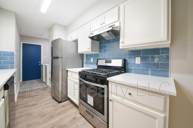Foto del edificio - 2210 Donahue Ln