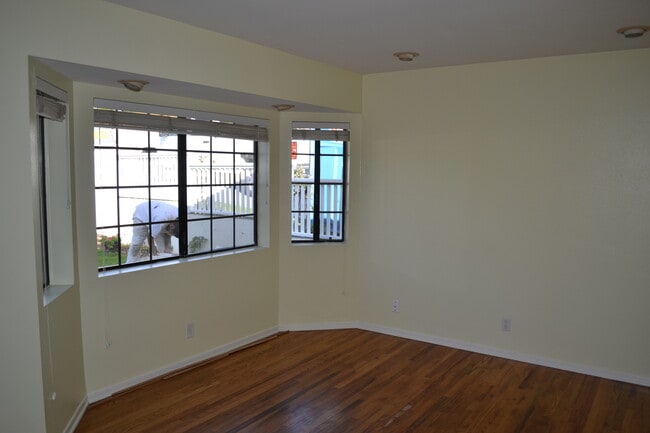 Building Photo - 3-Bedroom Home with Bonus Space | South Redondo Beach | Near Coast
